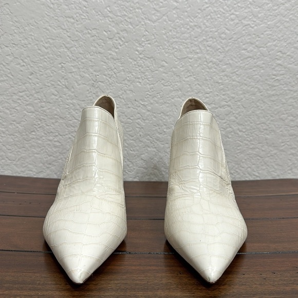 Tory Burch Georgina  Leather Ankle Boots Size 9 - Picture 3 of 8